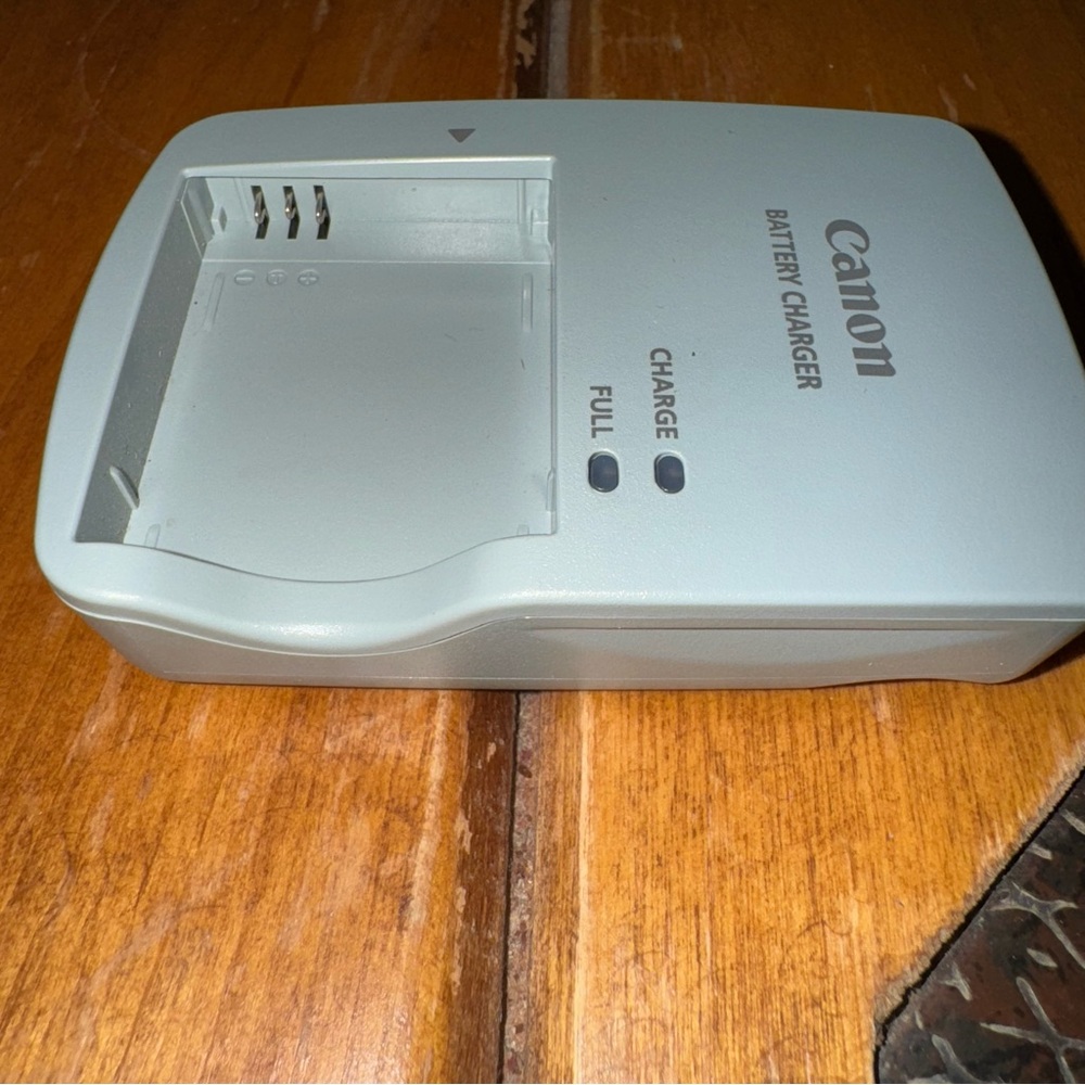 Canon Battery Charger in Gray